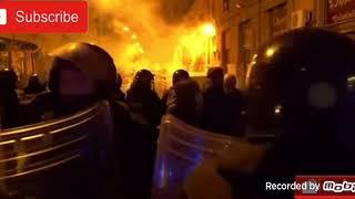 Napoli : proteste contro la Polizia BOMBE