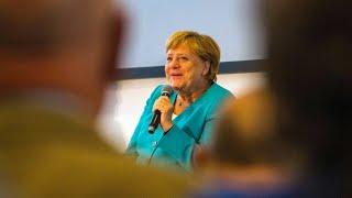 Applaus für Kanzlerin: Merkel erklärt AfD-Politiker, was Demokratie bedeutet