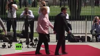 Merkel erleidet Zitteranfall bei Staatsempfang von Selenskij