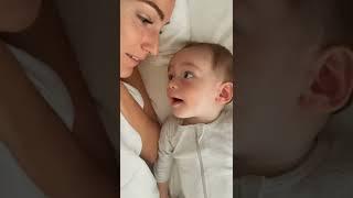 Was für eine Verbundenheit - Baby sagt zum ersten Mal "Mama"