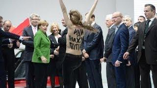 Femen "ataca de nuevo" en Hanover, para sorpresa de Putin y Merkel