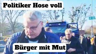 Widerstand der Bürger wächst - FDP Politiker vom Hof gejagt, AfD Mann bekommt Applaus.