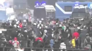 Flüchtlinge greifen Polizei an