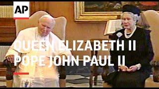 ITALY: BRITAIN'S QUEEN ELIZABETH II MEETS THE POPE