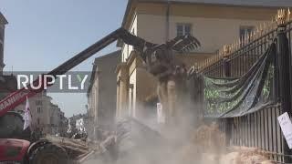France: Protesting farmers dump earth and hay outside municipal buildings