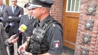 Polizeistreife mit Schulterkameras auf St. Pauli