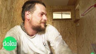 Leben auf 3,2m² - Mini-Häuser für Obdachlose | WDR Doku